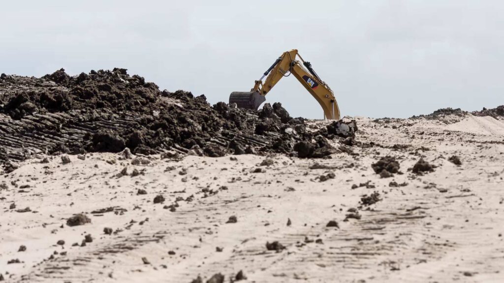 pelleteuse qui prelève du sable